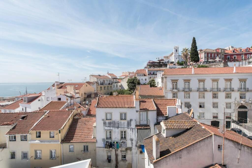 Alfama Stunning River And Historic Views 2bedrooms & 2bathrooms Ac Balcony 18th Century Building * Lissabon