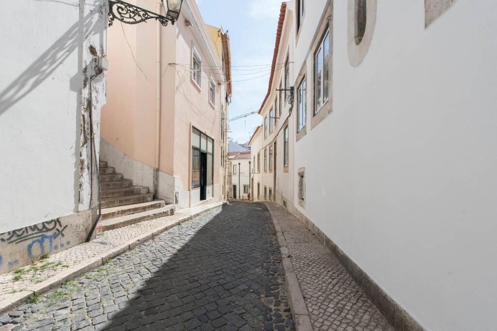 Alfama Stunning River And Historic Views 2bedrooms & 2bathrooms Ac Balcony 18th Century Building * Lissabon