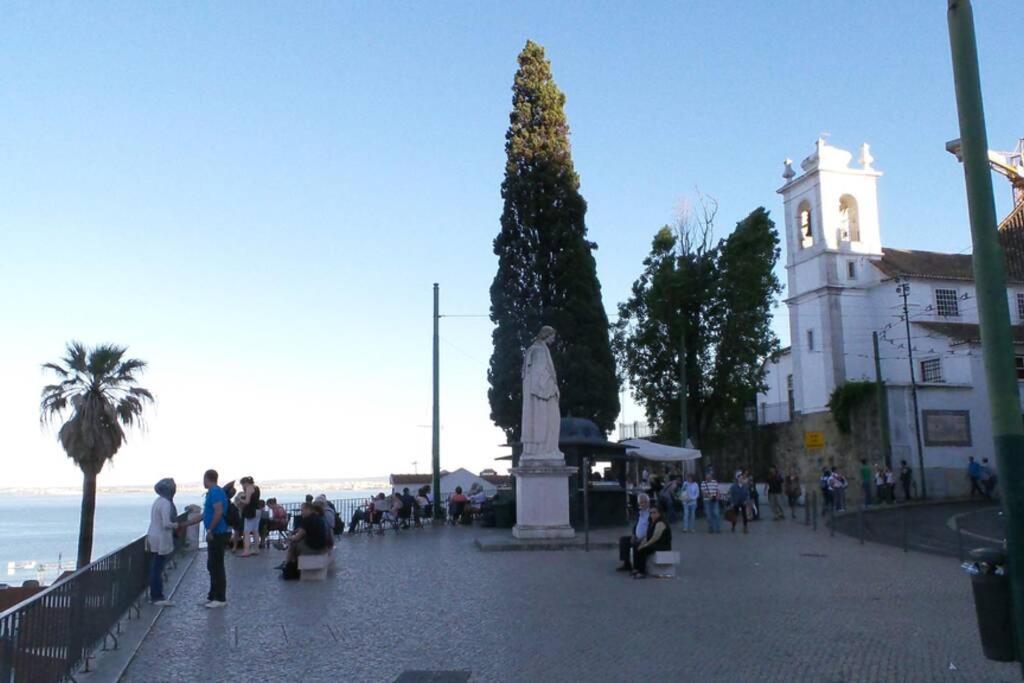 Alfama Stunning River And Historic Views 2bedrooms & 2bathrooms Ac Balcony 18th Century Building Appartement Lissabon